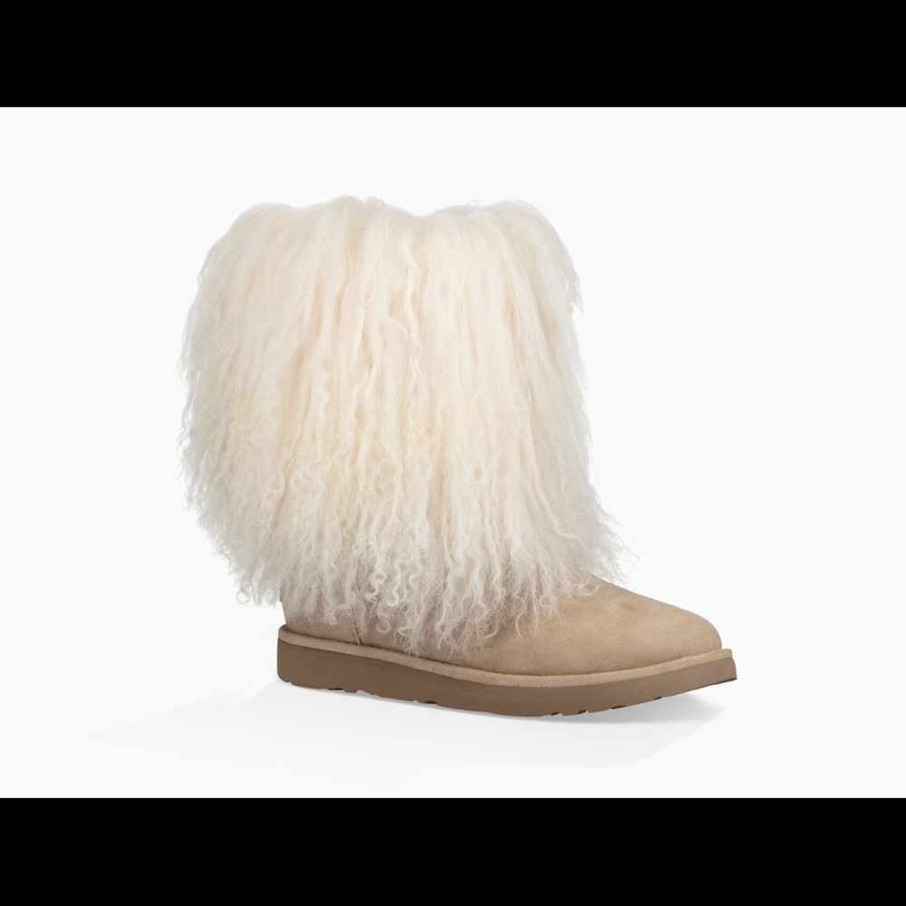 LIMITED EDITION SHORT UGGS *RARE*
